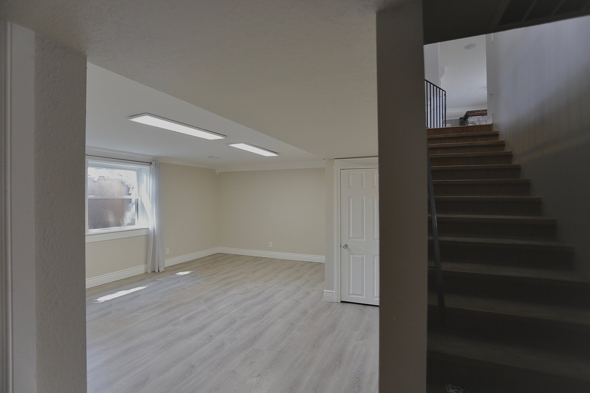 Building Photo - 9239 W Zuni Dr