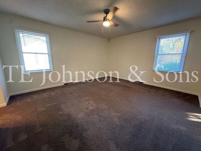 Building Photo - Charming 3-Bedroom Home with Rocking Chair Porch and Screened Back Patio