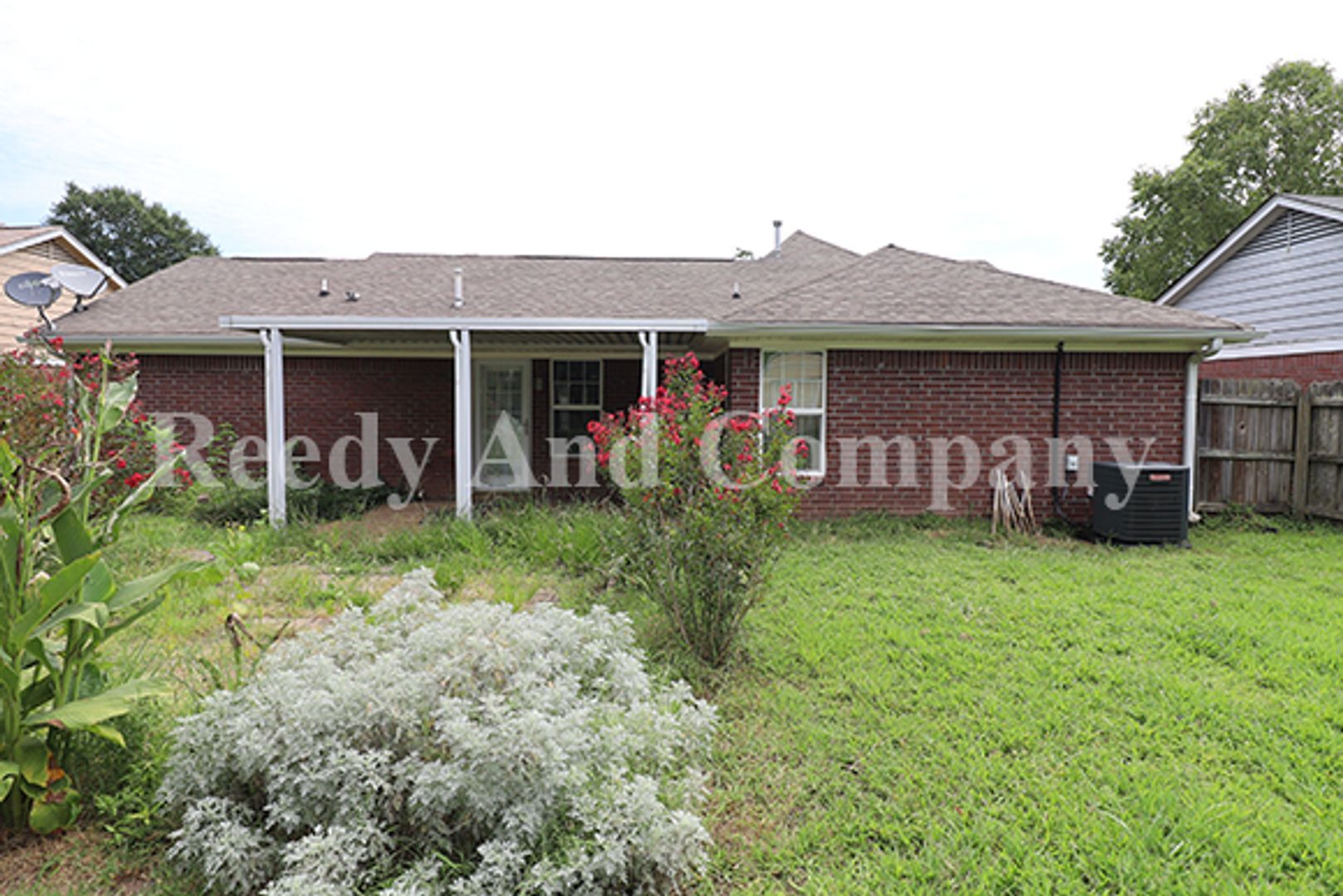 Building Photo - 5961 Kentwood Dr