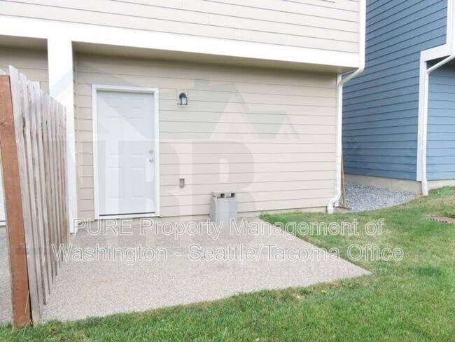 Building Photo - 8015 Pacific Ave