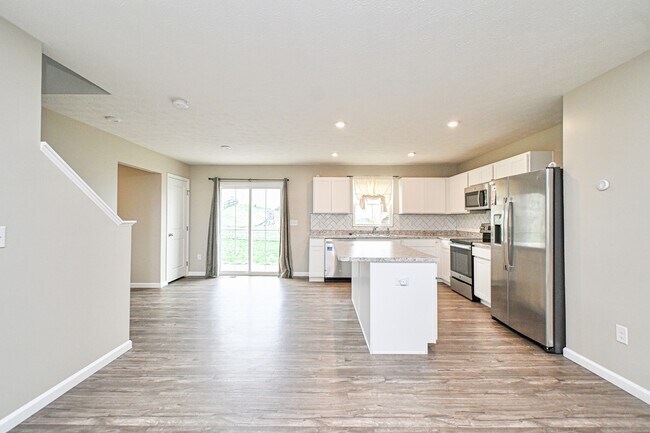 Building Photo - 5697 Julia Kate Dr