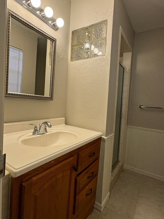 Building Photo - 2306 NW 75th St