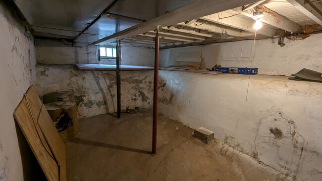 Building Photo - Clean as a button!