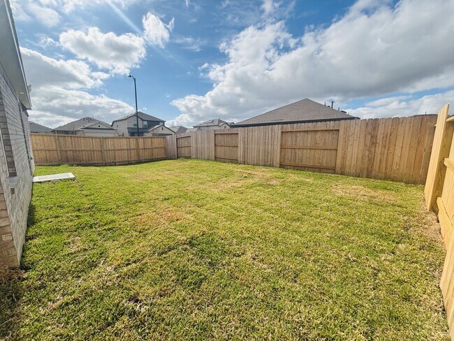 Building Photo - 16711 Old Wagon Wy