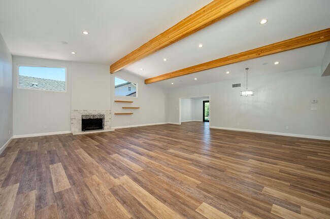 Building Photo - 11192 Martha Ann Dr