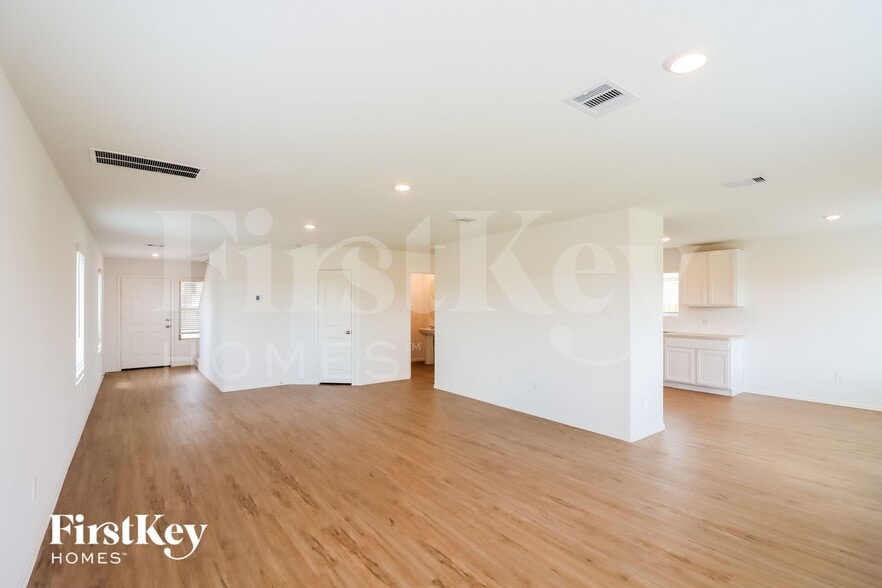 Building Photo - 202 Alder Laurels Cv