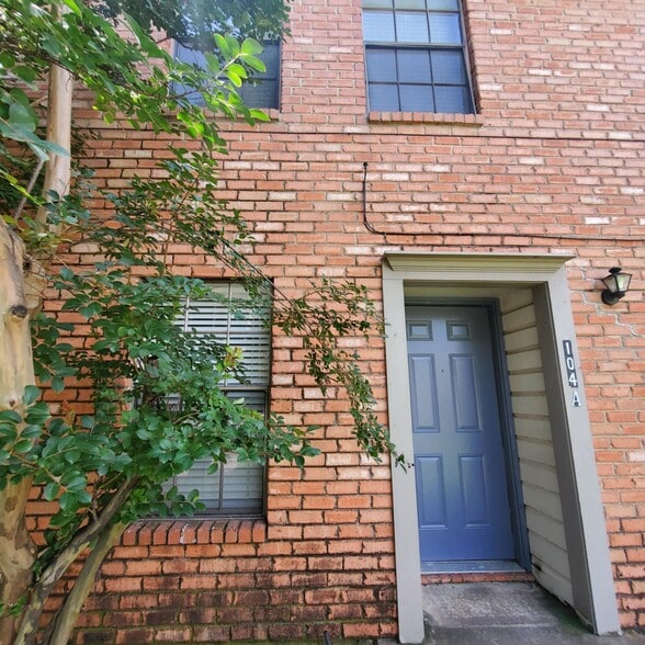 Building Photo - 108 Allencrest Dr