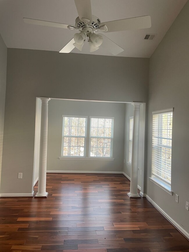 Building Photo - Updated 2  Bedroom, 2 Bath Condo  - Westwood Village at Charter Colony