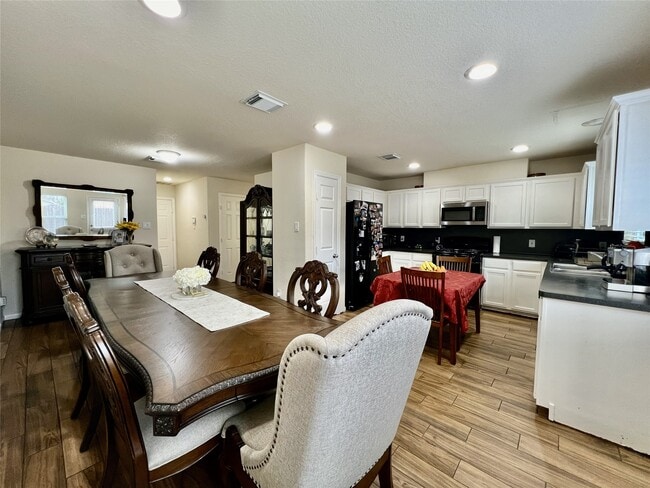 Building Photo - 839 Westwood Glen Ln