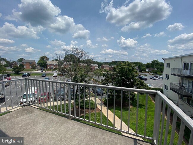 Building Photo - 1001 Chillum Rd