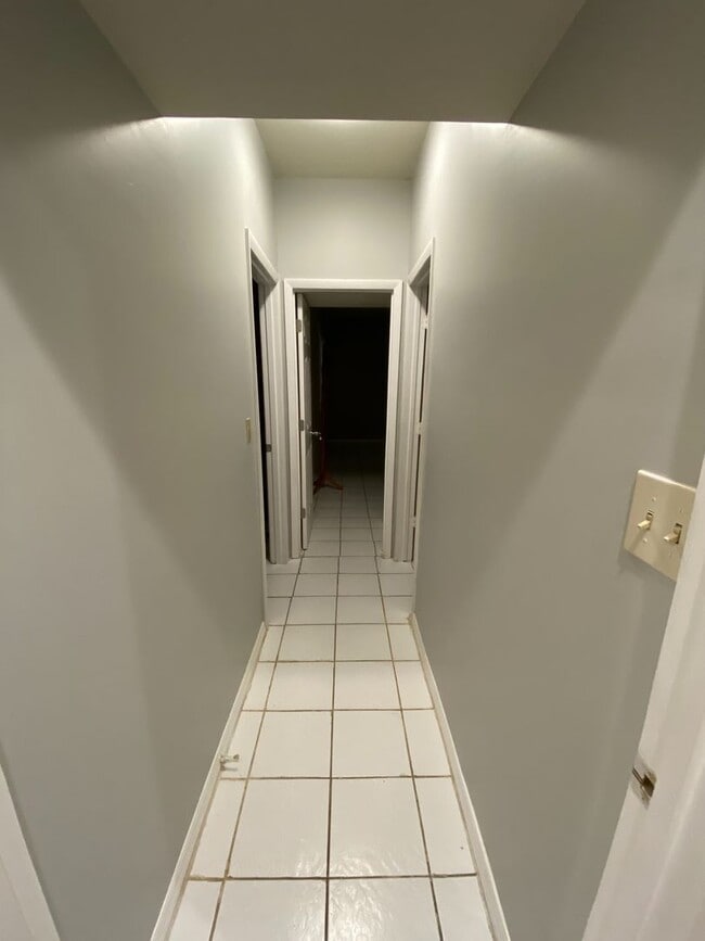 Building Photo - 5 Bed/3 Bath UC Rental Located on McMillan...
