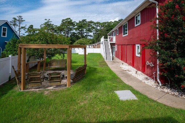 Building Photo - PERFECT OFF-SEASON MONTHLY GETAWAY