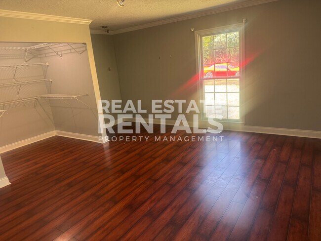 Building Photo - 514 Country Club Pl