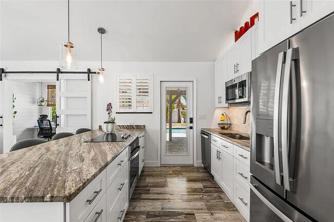 Building Photo - Coastal Luxury Living Just Minutes from Madeira Beach - 3bed | 2 bath