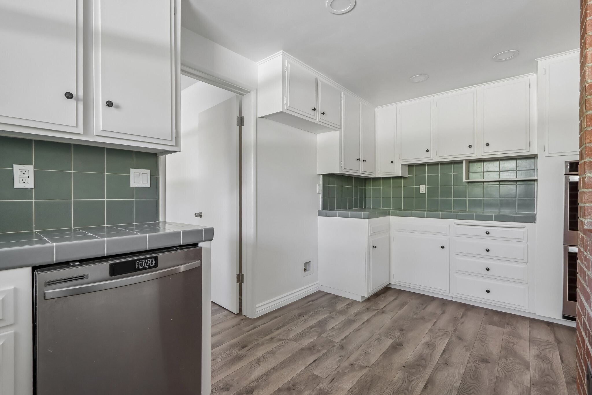 Building Photo - 1184 Lyndhurst Dr