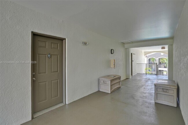Building Photo - 6841 SW 44th St