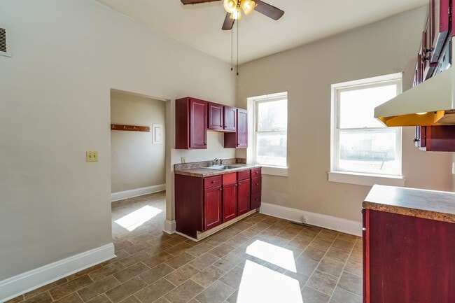 Building Photo - 20 Vernon Ave