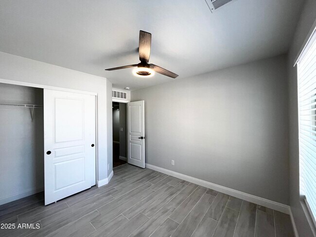Building Photo - 37061 W Bello Ln