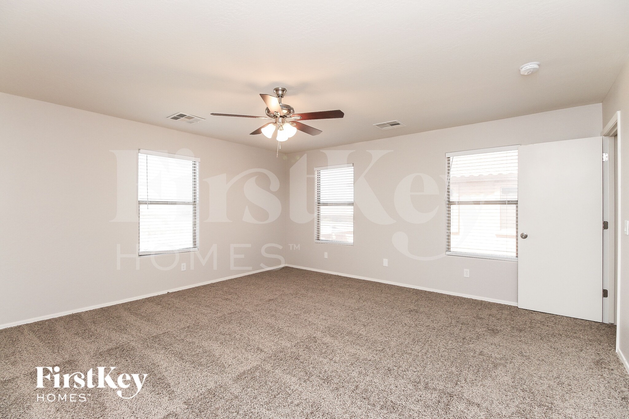 Building Photo - 4285 E Whitehall Dr