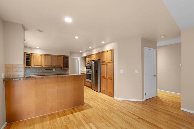 Building Photo - Air Conditioned Newcastle Beauty in Covete...