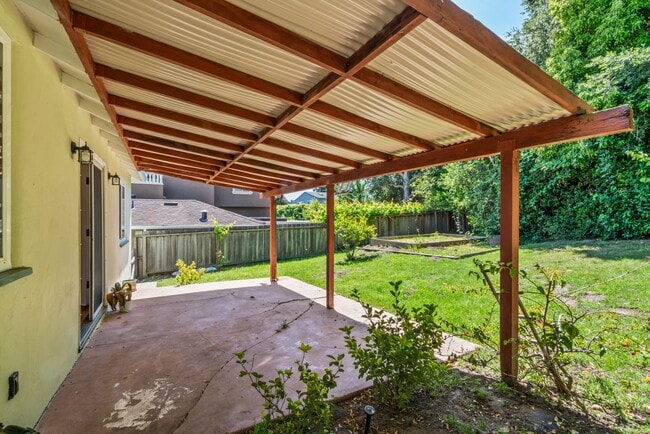 Building Photo - 135 Anza Way