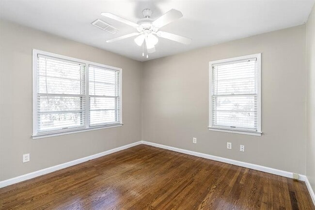 Building Photo - 1517 Gaylor Cir SE