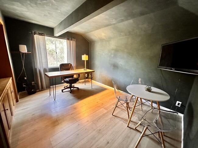 Building Photo - 23257 Joaquin Ridge Dr