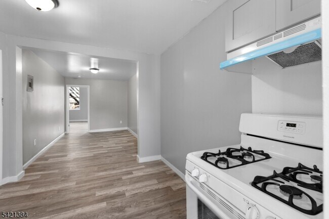 Building Photo - 23 Monroe St