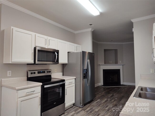 Building Photo - 2120 Sardony Ln