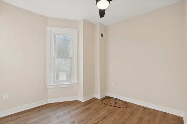 Building Photo - 302 Spring St