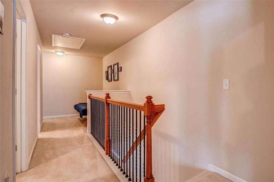 Building Photo - 208 Hidden Creek Pt