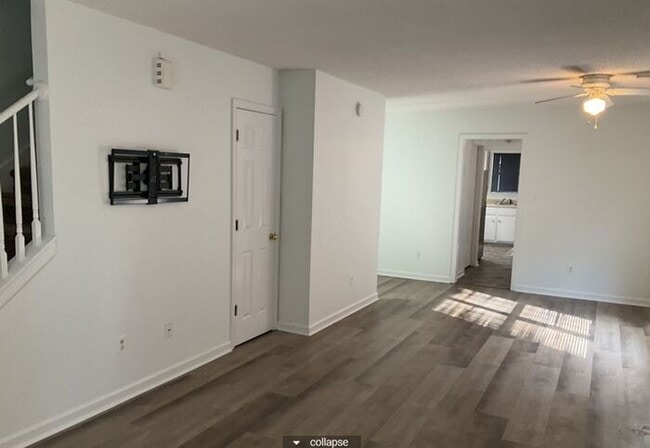 Building Photo - Northeast Townhome