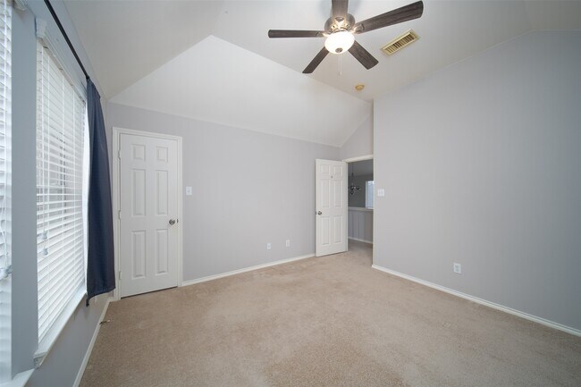 Building Photo - 3627 Midland Dr