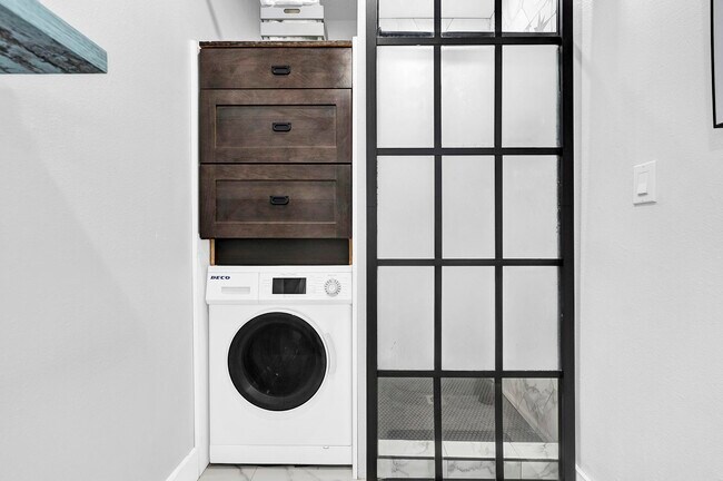 Washer/Dryer combo - 2440 SW 19th Ave