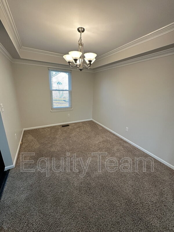 Building Photo - 9400 White Pine Dr