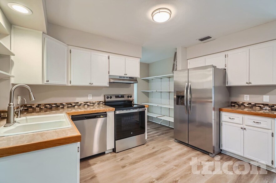 Building Photo - 2020 Magnolia Dr