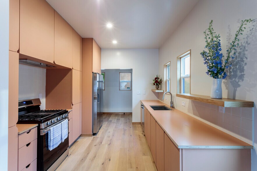 Building Photo - 3361 Hamilton Way