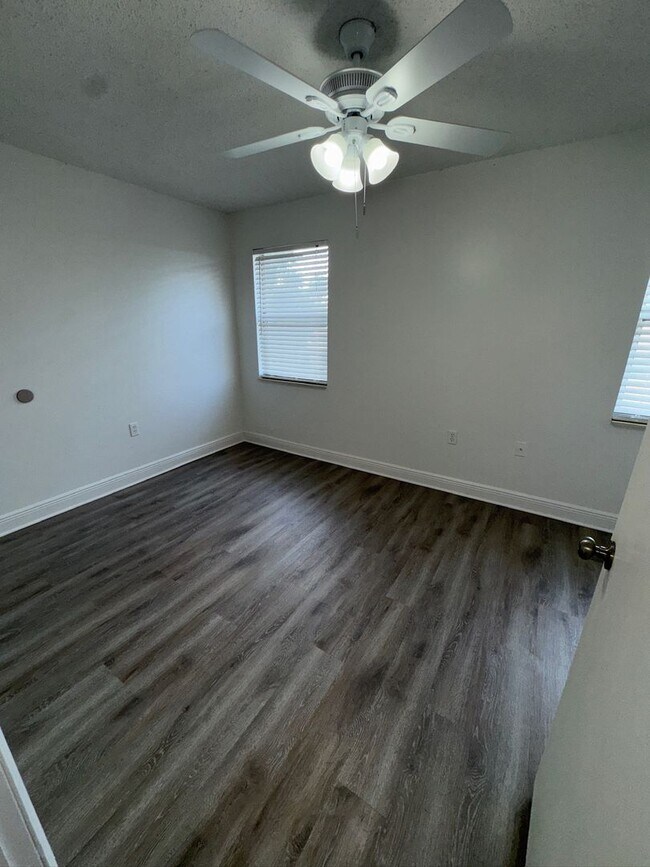 Building Photo - 1193 Bentley Rd