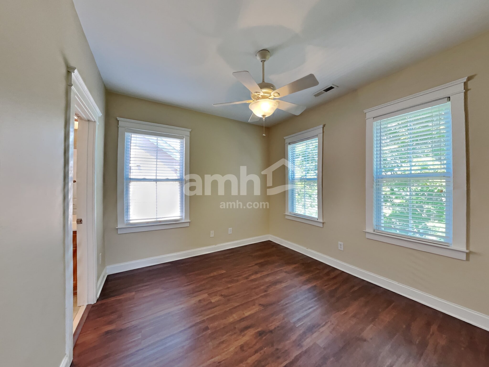 Building Photo - 155 Water Oak Dr