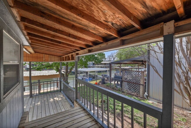 Building Photo - 6516 Blue Water Ct