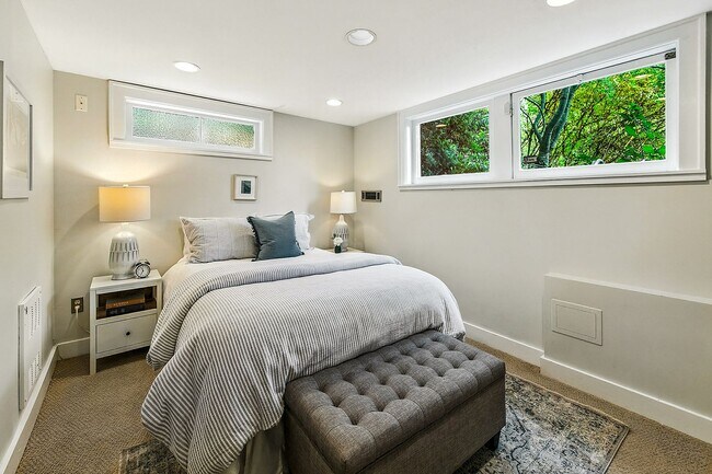 Building Photo - Capitol Hill View Home