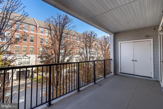 Building Photo - 705 Captains Way