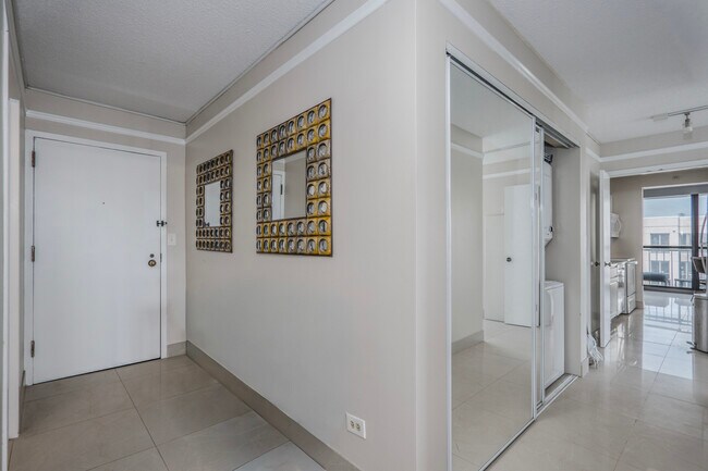 Building Photo - 10 E Ontario St