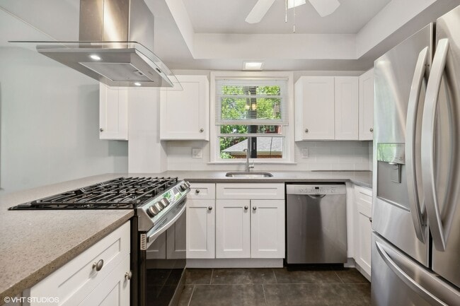 Building Photo - 1029 Linden Ave