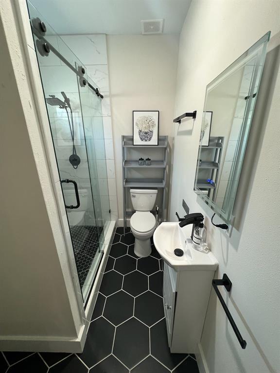 Building Photo - 5 Estelle St