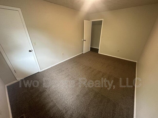 Building Photo - 6452 W Hefner Rd