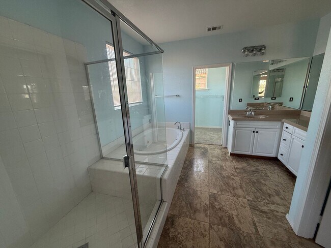 Building Photo - 5 Bedrooms 3 Baths! Resort Living at The Lakes Community in Menifee!