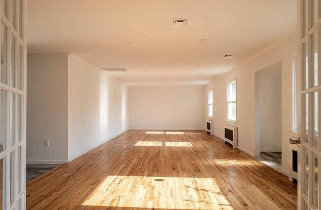 Building Photo - 4488 Merrick Rd