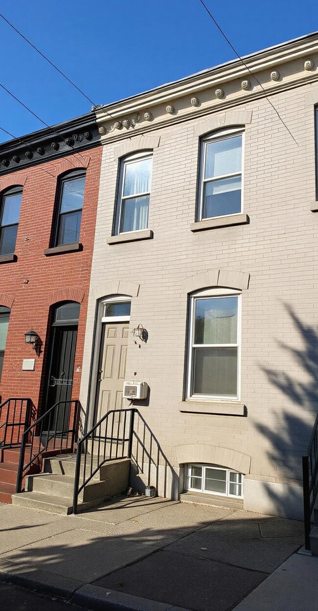 Primary Photo - 2862 N Orkney St