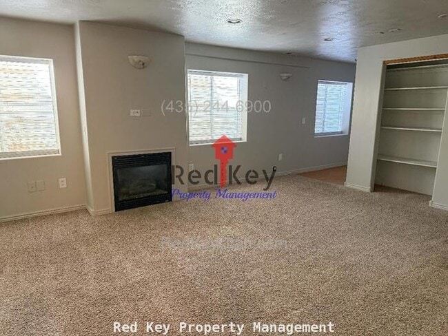 Building Photo - 1380 Single Family Home